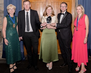 The Scottish Exchequer’s Fiscal Framework Team of the year winners standing between Caroline Rassell CIPFA President and Jo Brown CIPFA Scotland Branch Chair